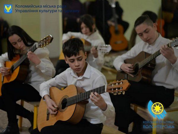 До Коломиї з'їхались митці й об'єдналися довкола волонтерського центру 3