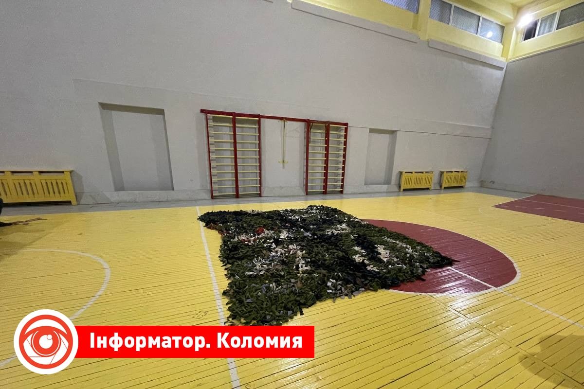 Коломия: у ліцеї №17 плетуть камуфляжні сітки 2