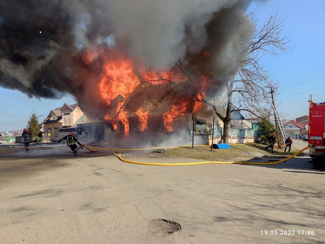 У селі Підгайчики, що під Коломиєю, горить магазин 1