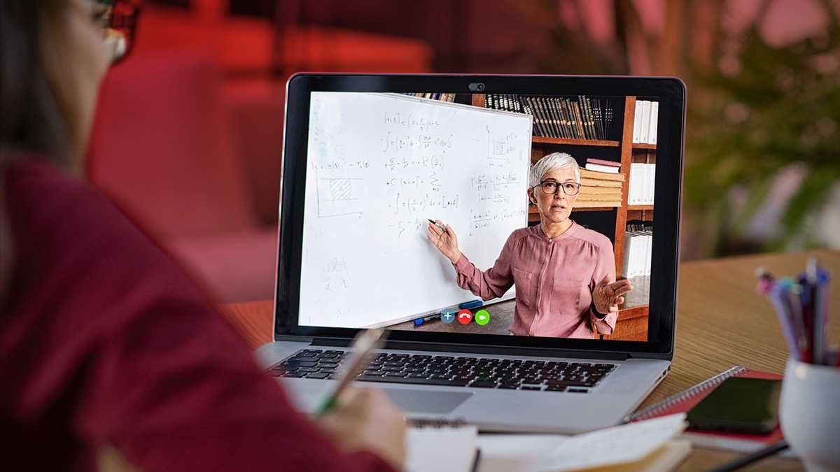 Коли прикарпатські школярі повернуться до занять