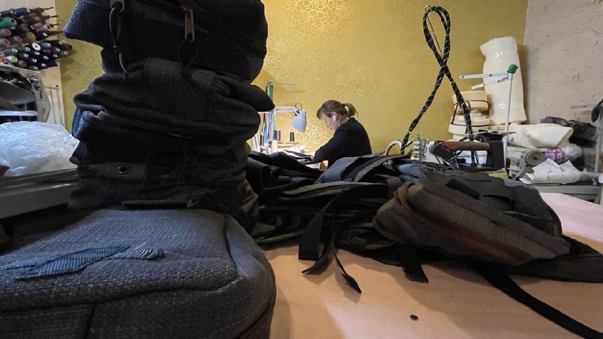 У Коломиї пошили першу сотню сумок для військових