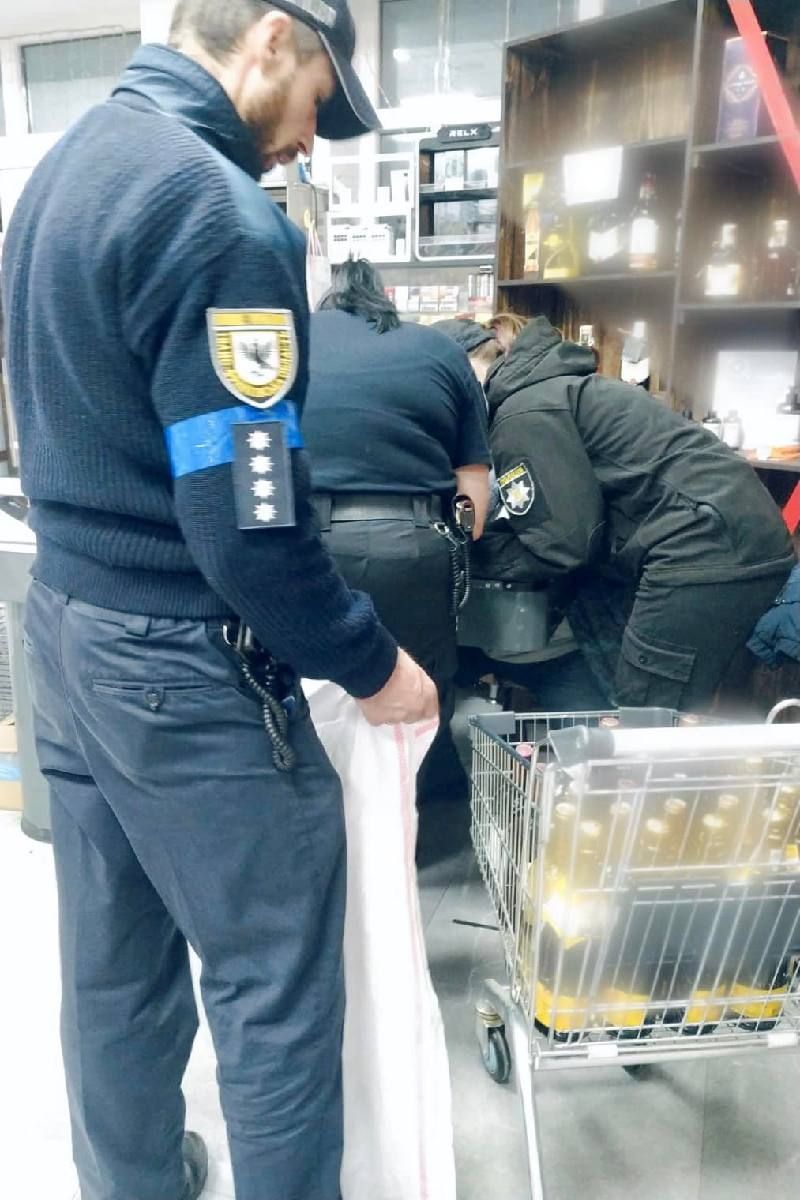 Коломийські поліцейські вилучили близько 800 літрів фальсифікованої алкогольної продукції 1