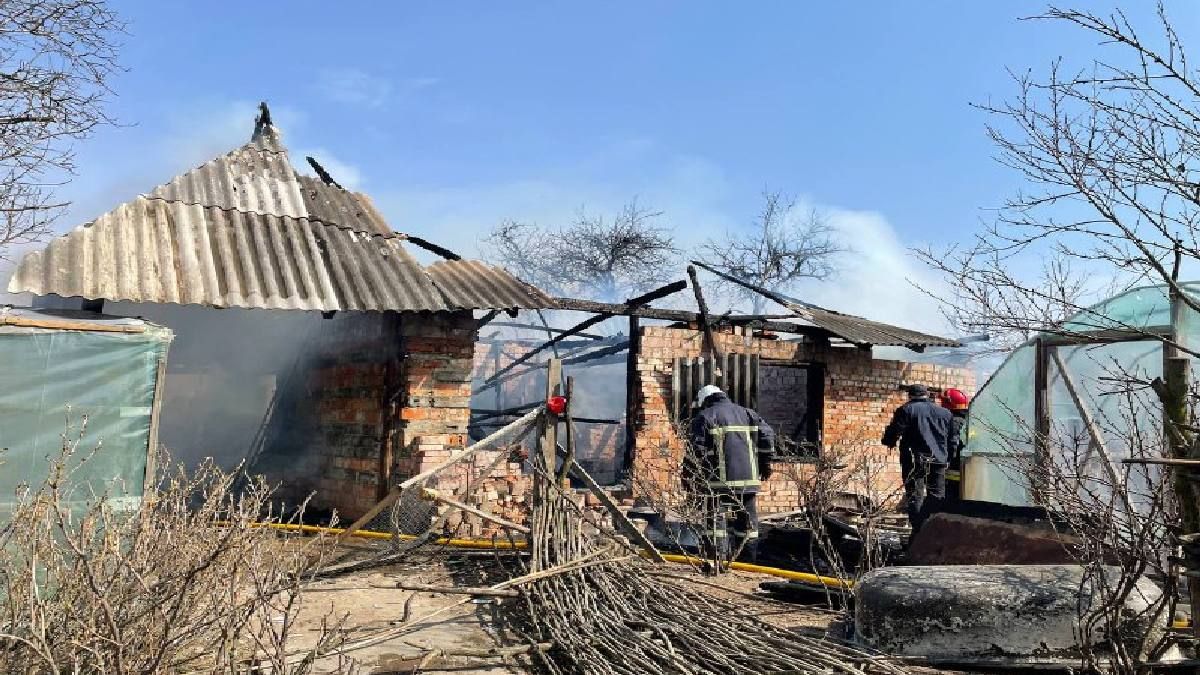 Забавляння з сірниками | у Коломиї спалахнув сарай