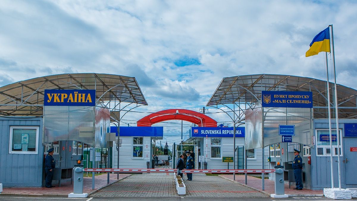 Яким категоріям чоловіків дозволено виїзд за кордон - роз'яснення ДПСУ