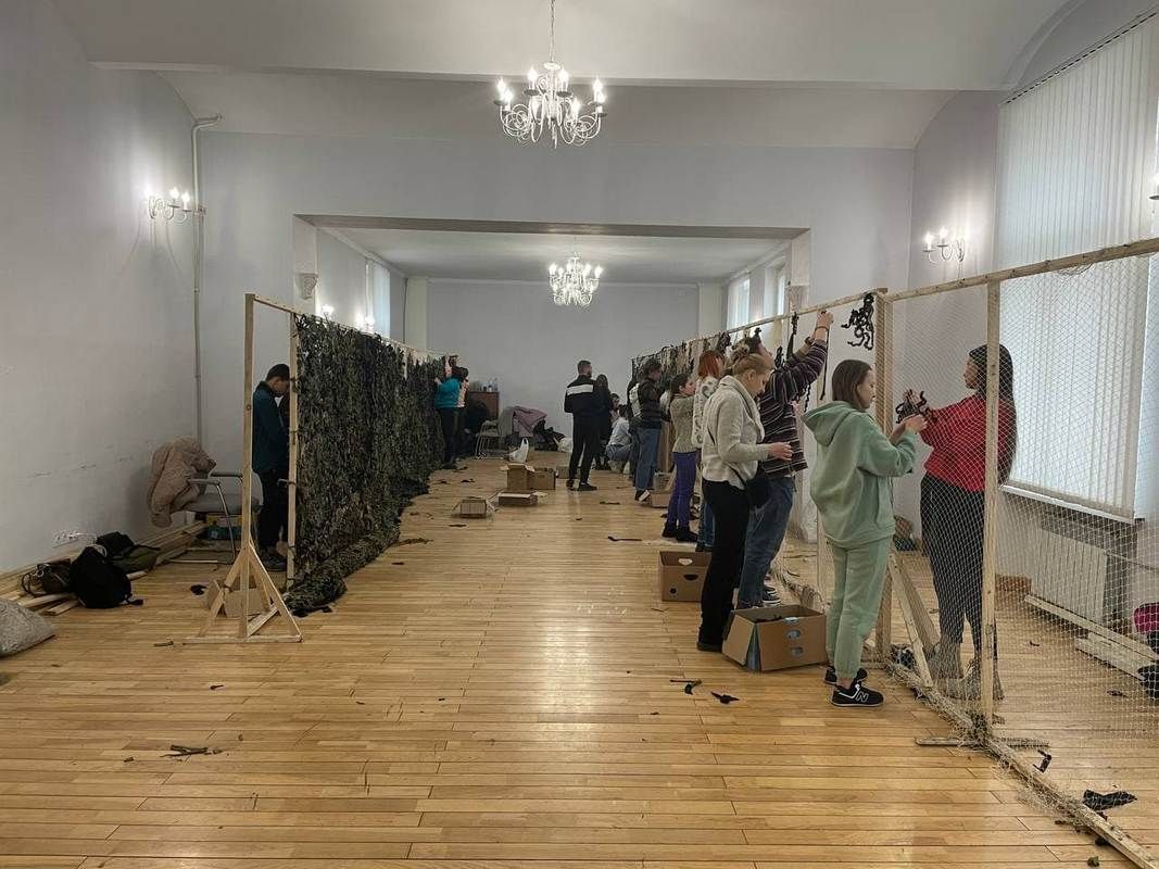 Допомагають чим можуть: у Народному домі кипить робота 1