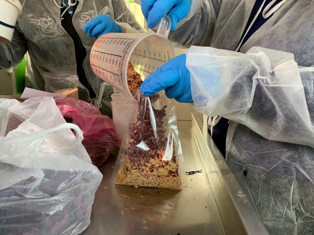 Ситий воїн - сильний воїн: у Коломиї готують "сухий" борщ для захисників 3