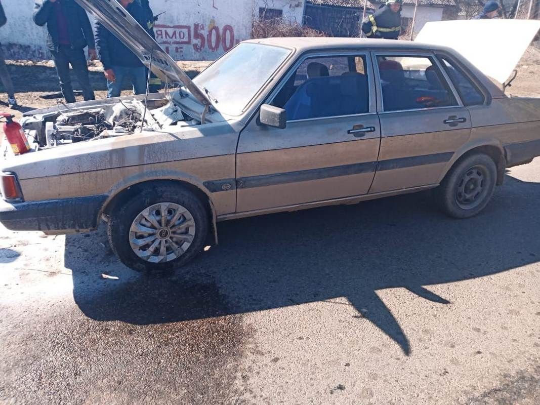 У Коломиї загорівся автомобіль. Фотофакт 1