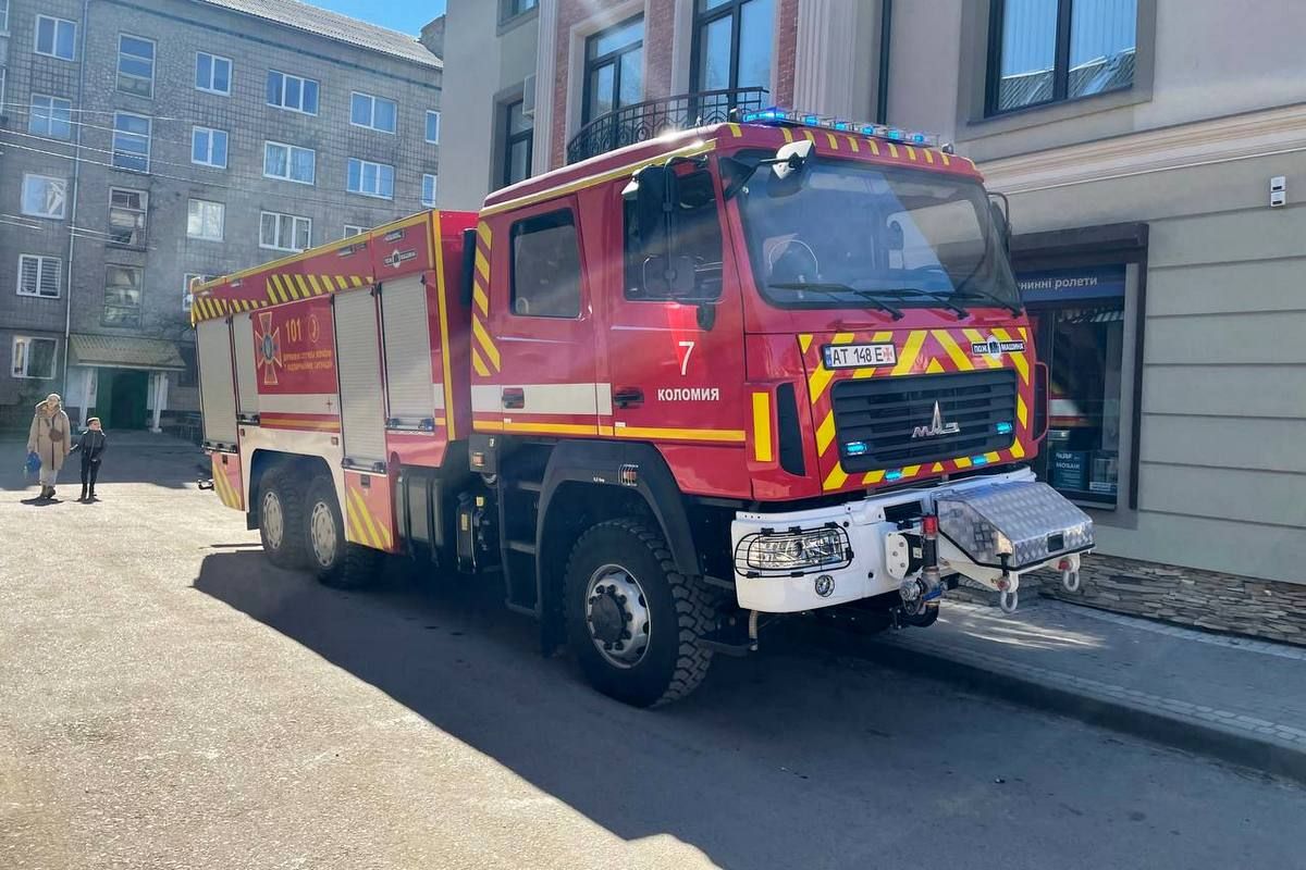 Коломиянка підпалила суху траву і сама стала жертвою пожежі 6