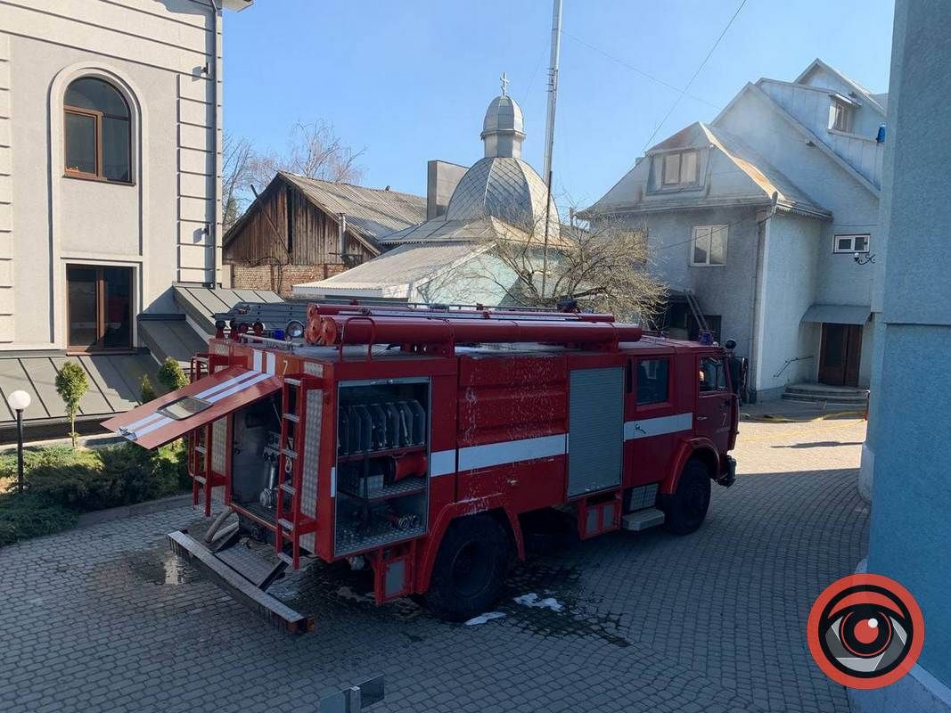 В середмісті Коломиї горіло приміщення на території церкви 3