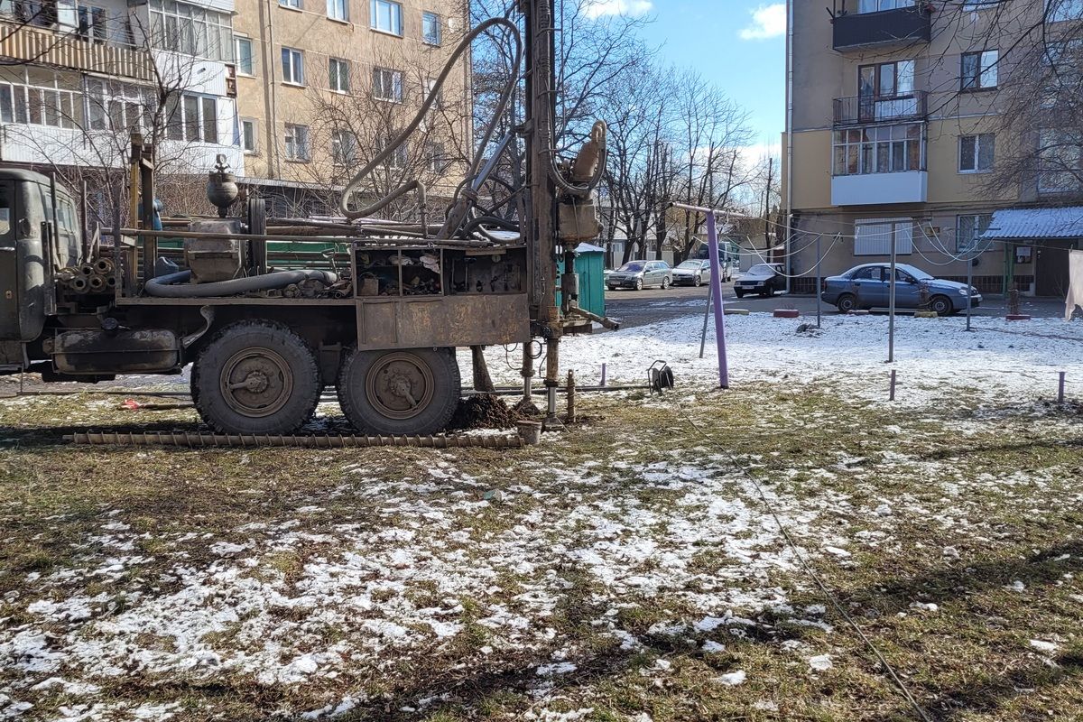 А що якби...? У мікрорайонах Коломиї встановлюють ручні колонки води 3