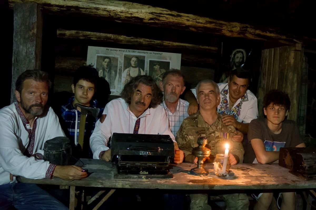 Художник з Коломиї Мирослав Ясінський продає картини і передає кошти на ЗСУ 1