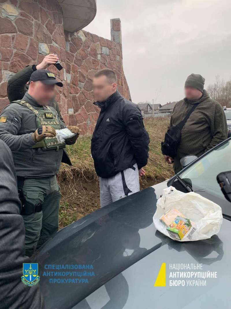 На Прикарпатті посадовці СБУ та Нацполіціїї були заскочені на хабарі 2