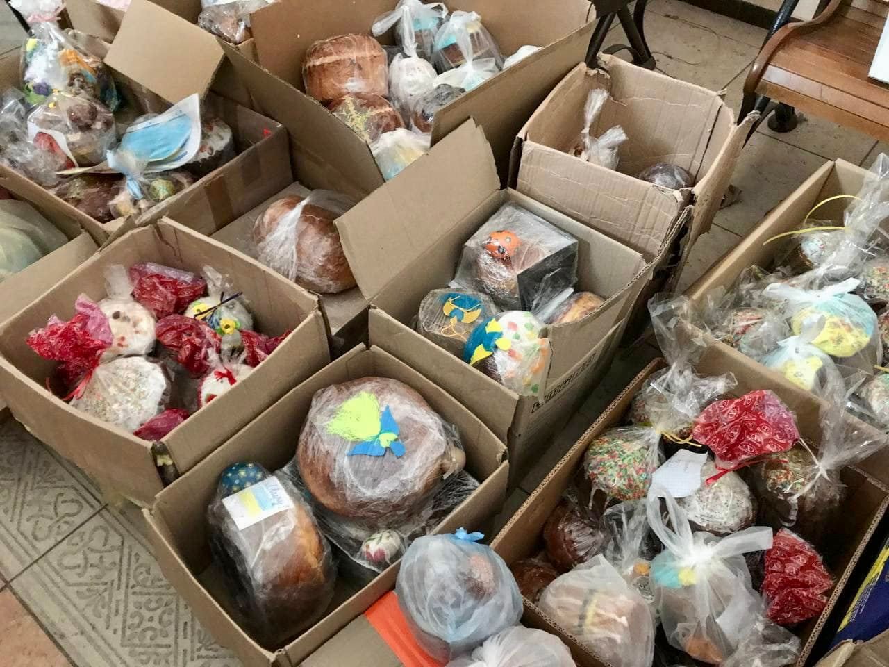 "Незабаром перемога, все відбудуємо!": більше 5000 пасочок відправили з Коломиї до Харкова 1