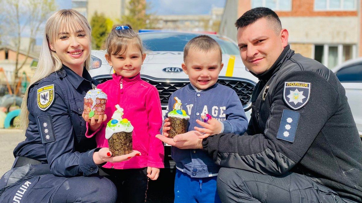 Поліцейські Прикарпаття прикрашали пасочки разом з дітьми реабілітаційного центру