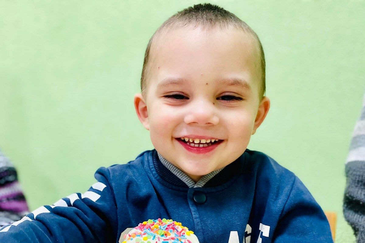 Поліцейські Прикарпаття прикрашали пасочки разом з дітьми реабілітаційного центру 5