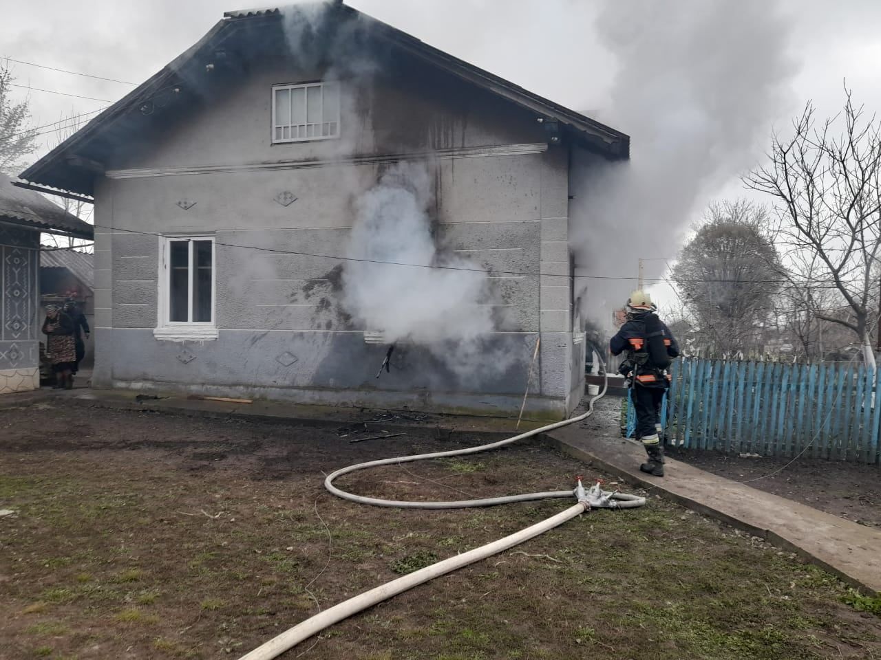 На Коломийщині зайнявся житловий будинок 1
