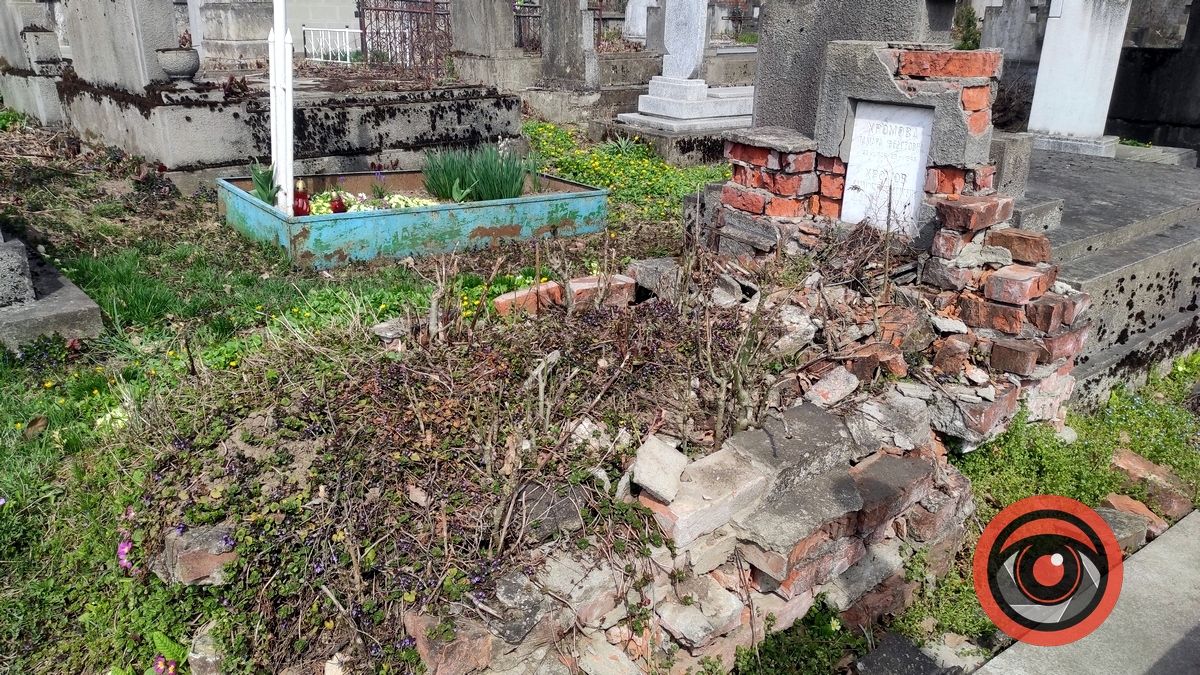 Мертві не скаржаться: фоторепортаж з Монастирка в Коломиї 8