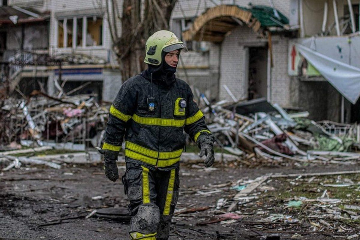 Тато на роботі: поки розбирав завали в Бородянці, став батьком 2