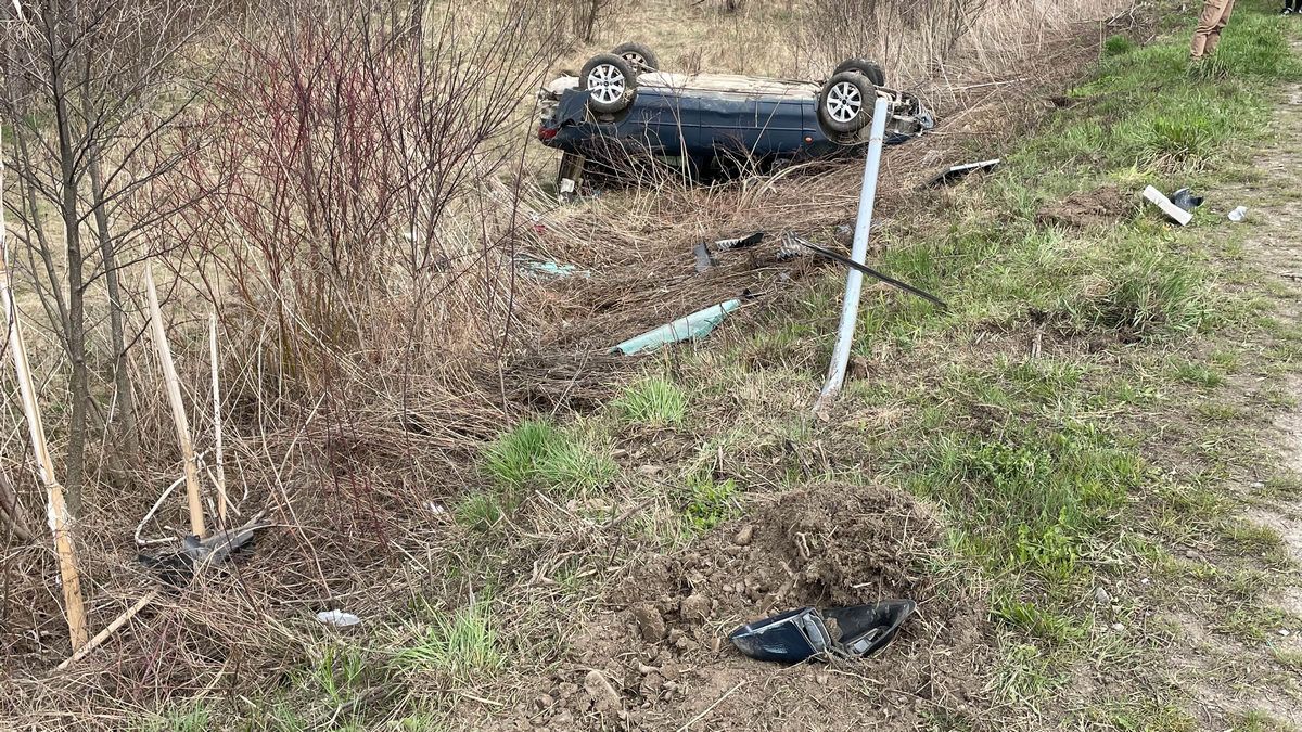 На об'їзній дорозі під Коломиєю авто злетіло у кювет 4