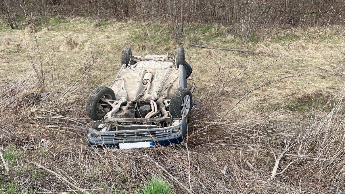 На об'їзній дорозі під Коломиєю авто злетіло у кювет 1