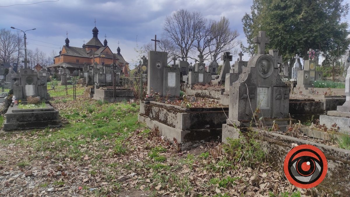 Мертві не скаржаться: фоторепортаж з Монастирка в Коломиї 24