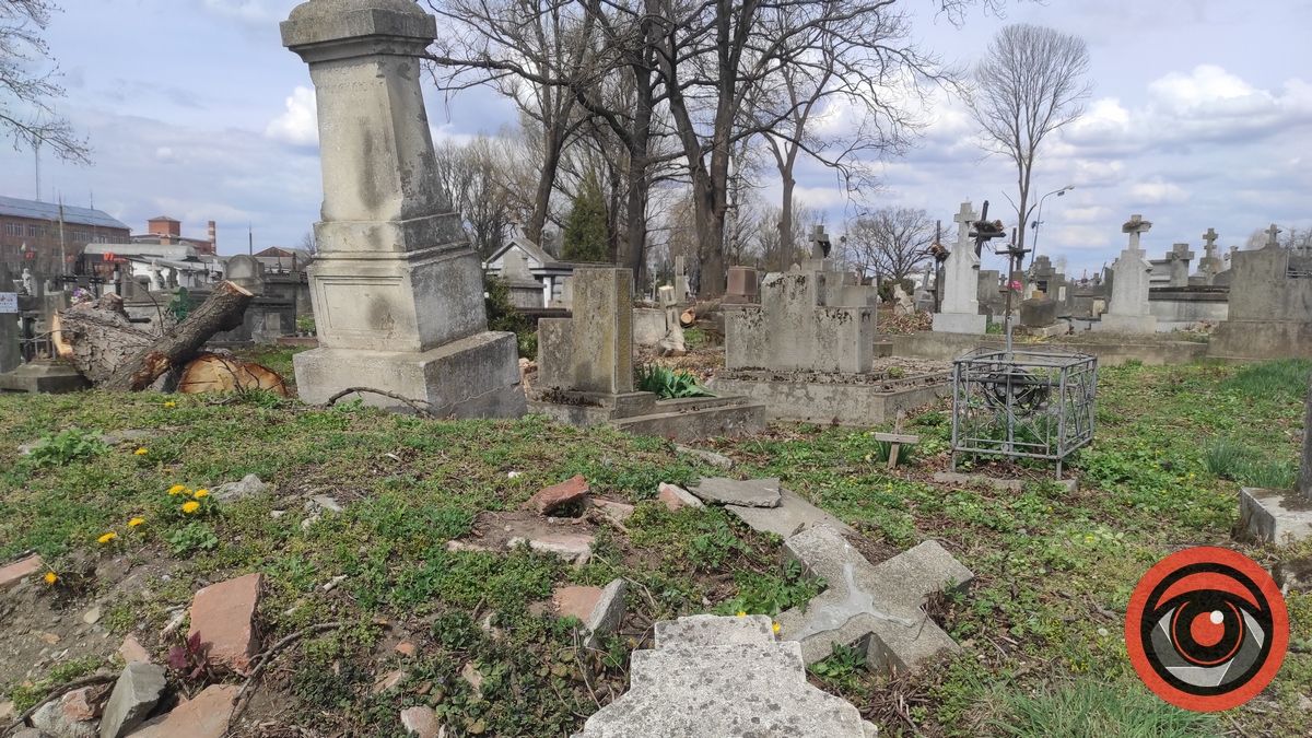 Мертві не скаржаться: фоторепортаж з Монастирка в Коломиї 6