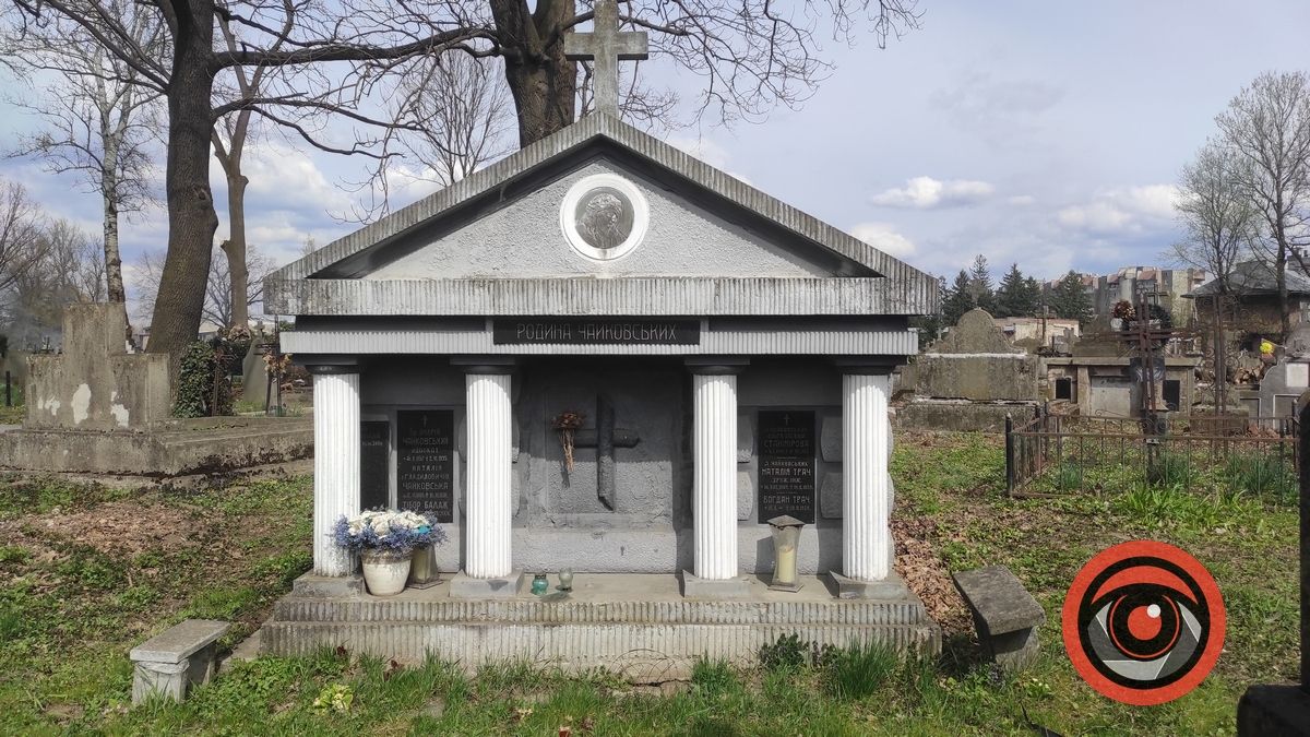 Мертві не скаржаться: фоторепортаж з Монастирка в Коломиї 27