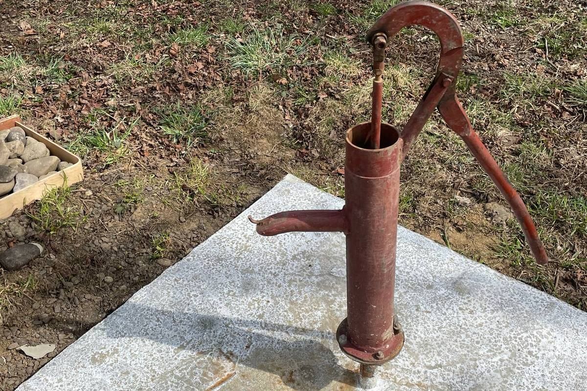 А що якби...? У мікрорайонах Коломиї встановлюють ручні колонки води 2