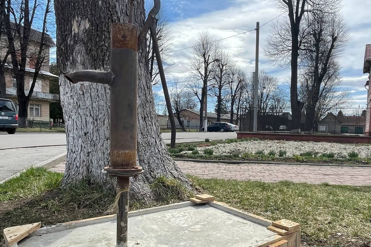 А що якби...? У мікрорайонах Коломиї встановлюють ручні колонки води 1