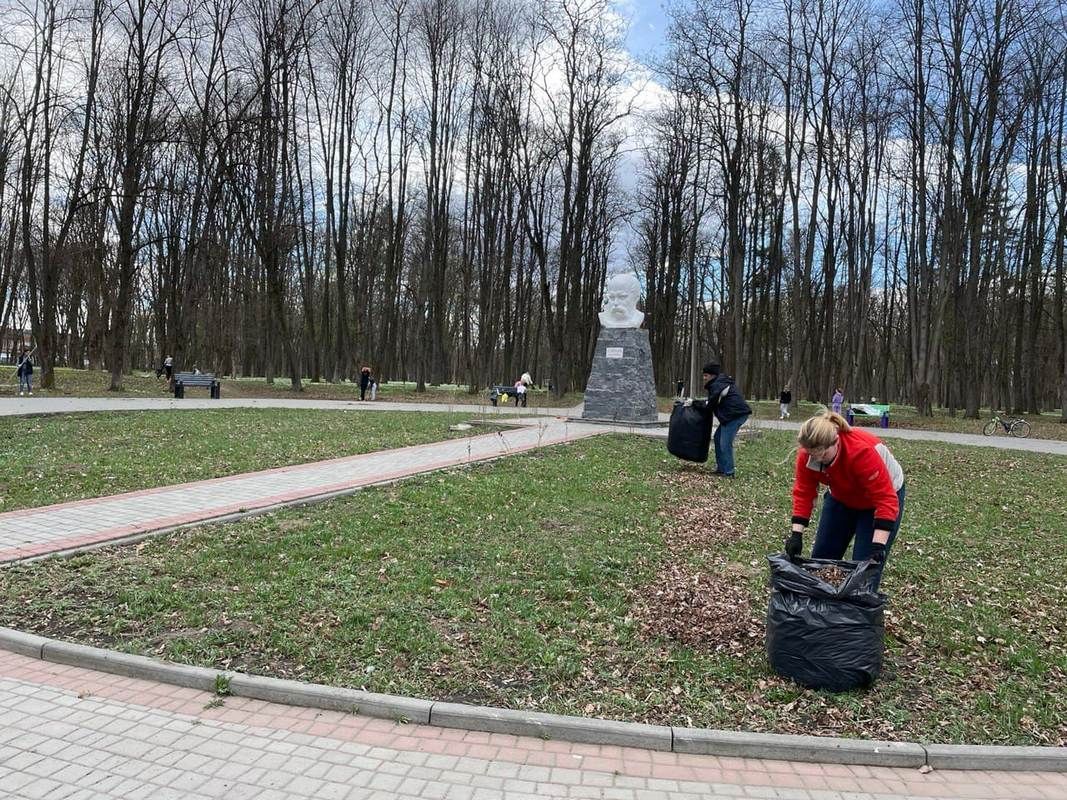 Корисний вихідний: парк Шевченка у Коломиї став чистішим 2
