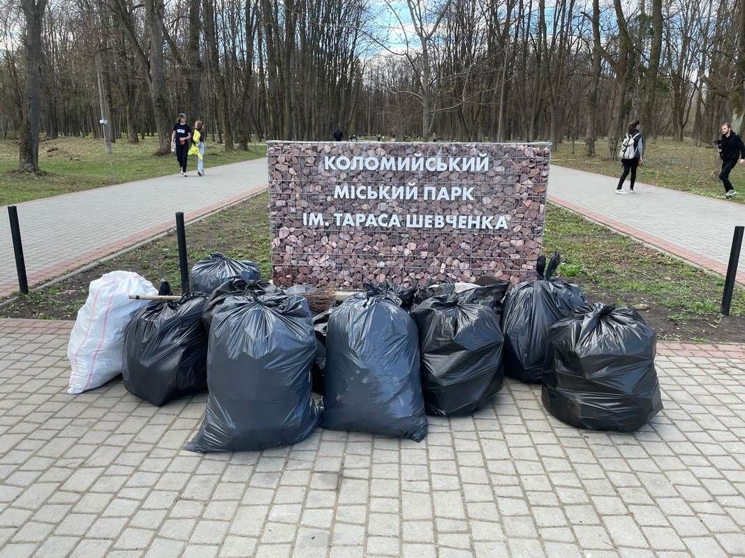 Корисний вихідний: парк Шевченка у Коломиї став чистішим 1