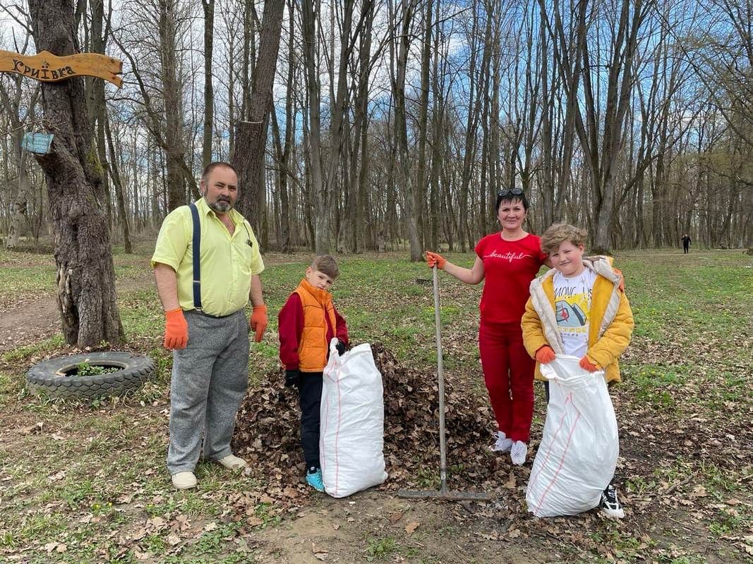Корисний вихідний: парк Шевченка у Коломиї став чистішим 4