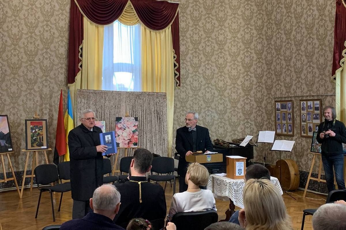 Мистецтво заради перемоги: у Коломиї зібрали понад 26 000 грн для 10 гірсько-штурмової бригади 1