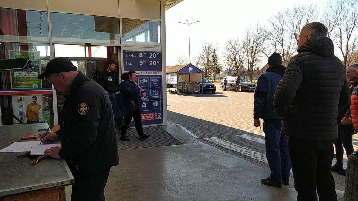Коломийські ДСНСники перевірили дії працівників торгового центру за сигналом "Повітряна тривога" 2