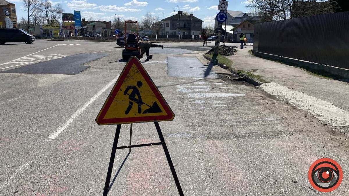 До уваги водіїв у Коломиї: ремонтують дорогу поблизу автостанції 1