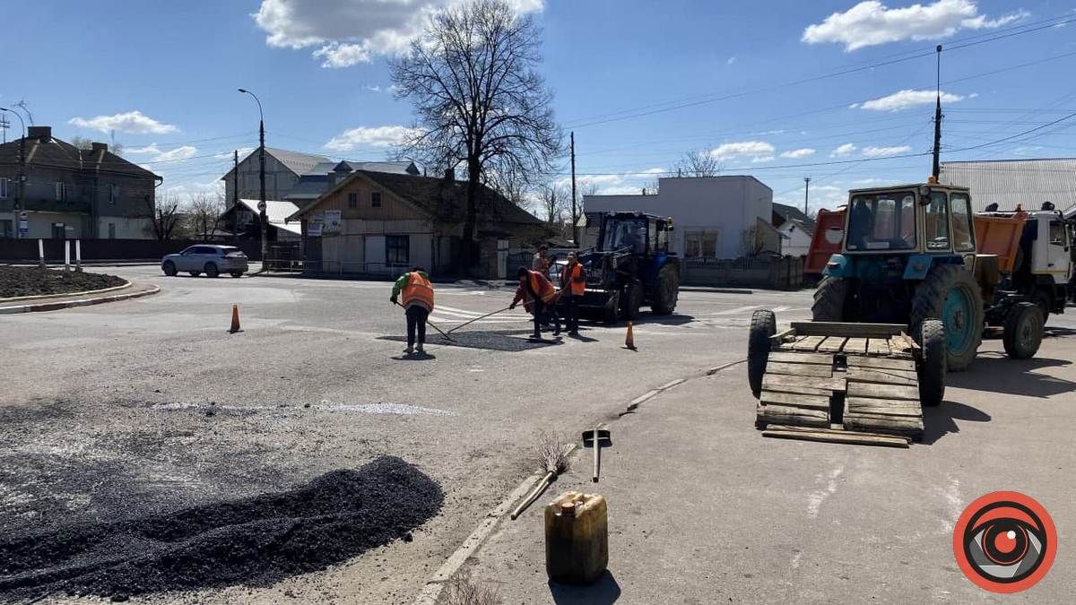 До уваги водіїв у Коломиї: ремонтують дорогу поблизу автостанції