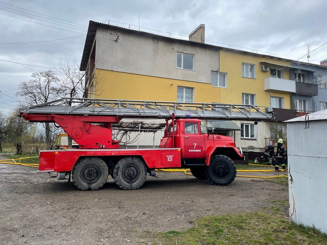 У П'ядиках загорівся трьохповерховий житловий будинок 1