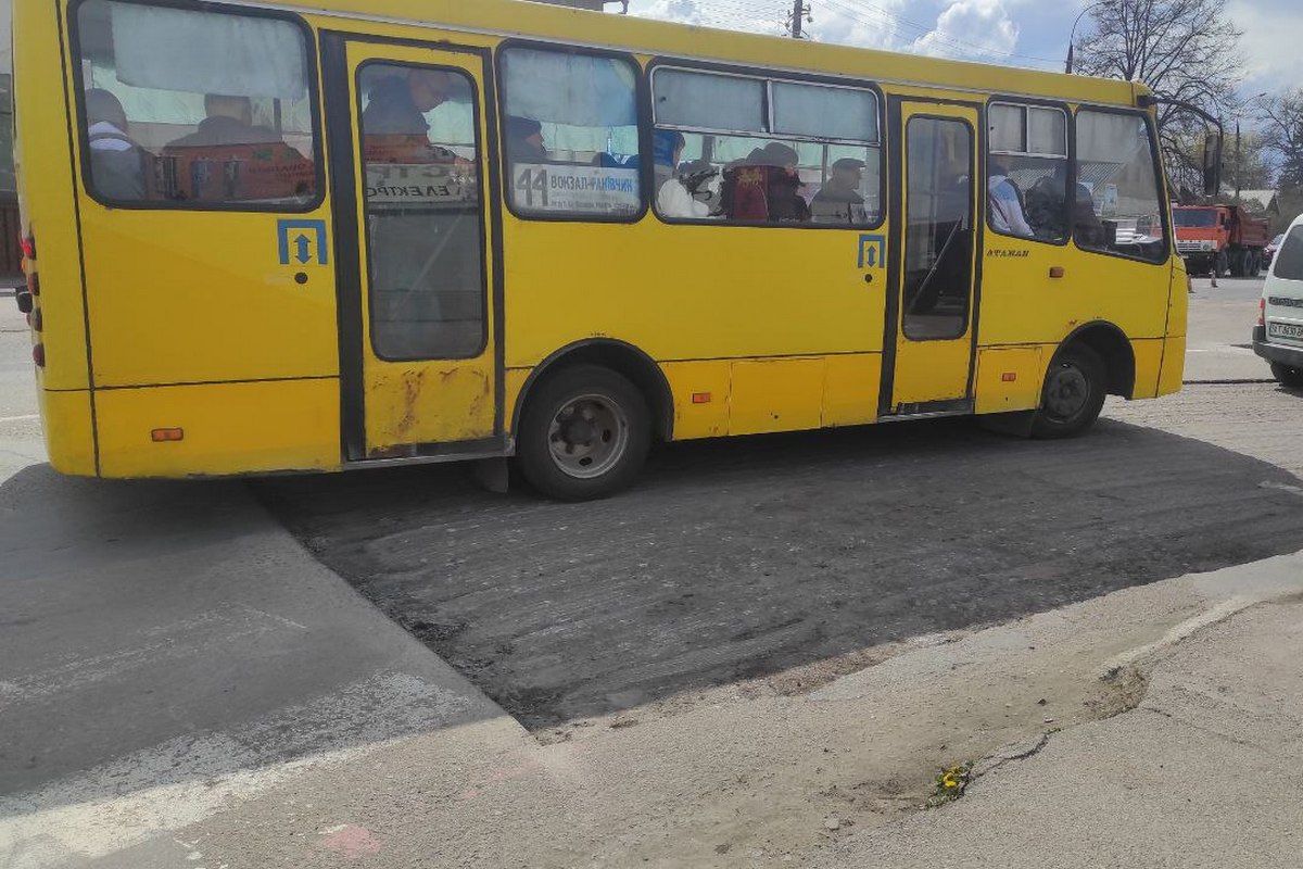 Триває ремонт кільцевої біля автостанції 3