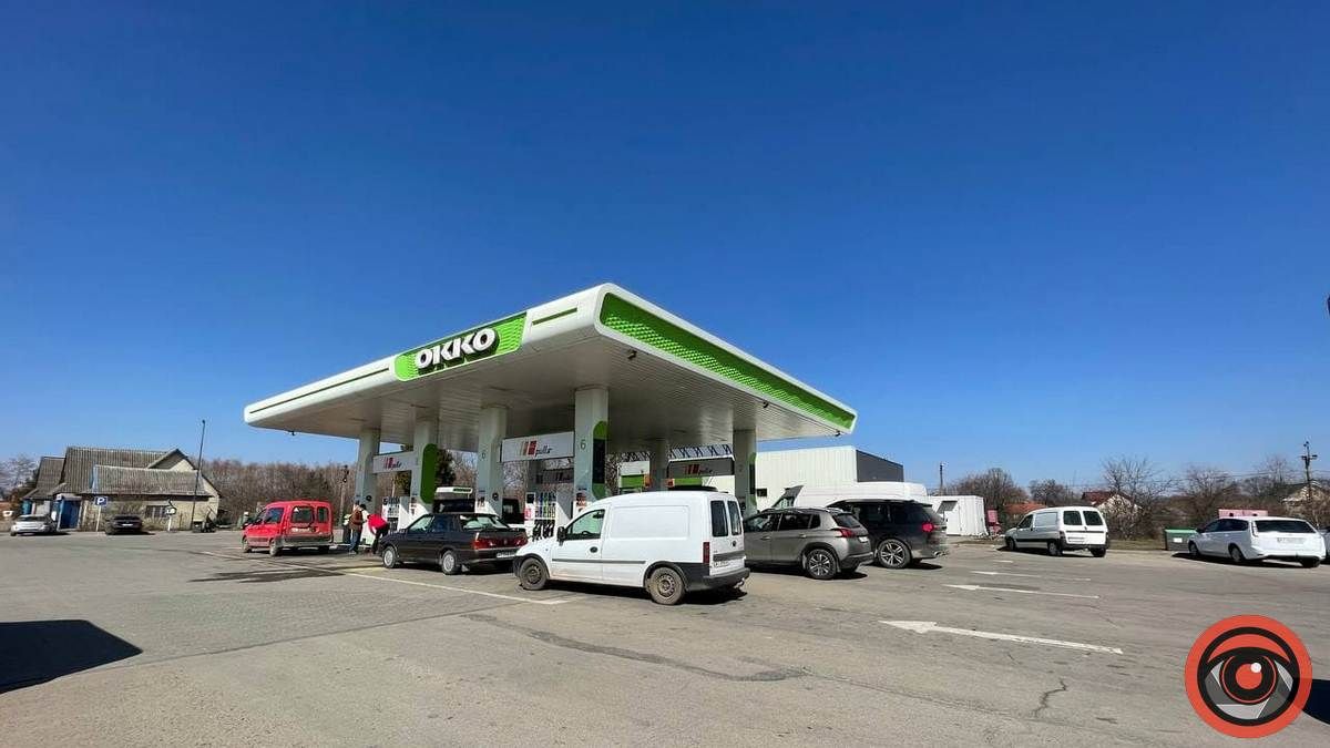 Кабмін дозволив заправкам збільшити надбавку на пальне