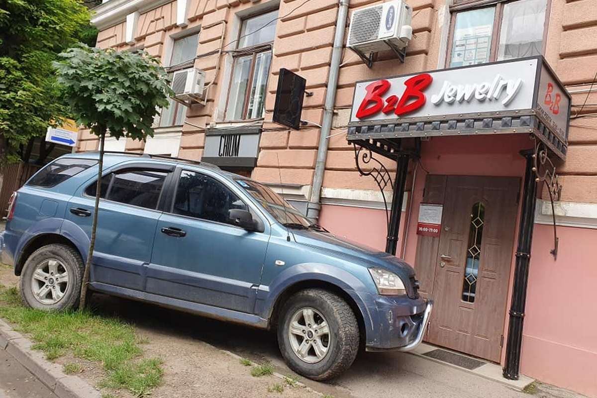 ТОП-18 місць рагульського паркування у Коломиї 13