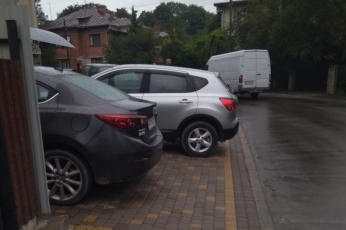 ТОП-18 місць рагульського паркування у Коломиї 14