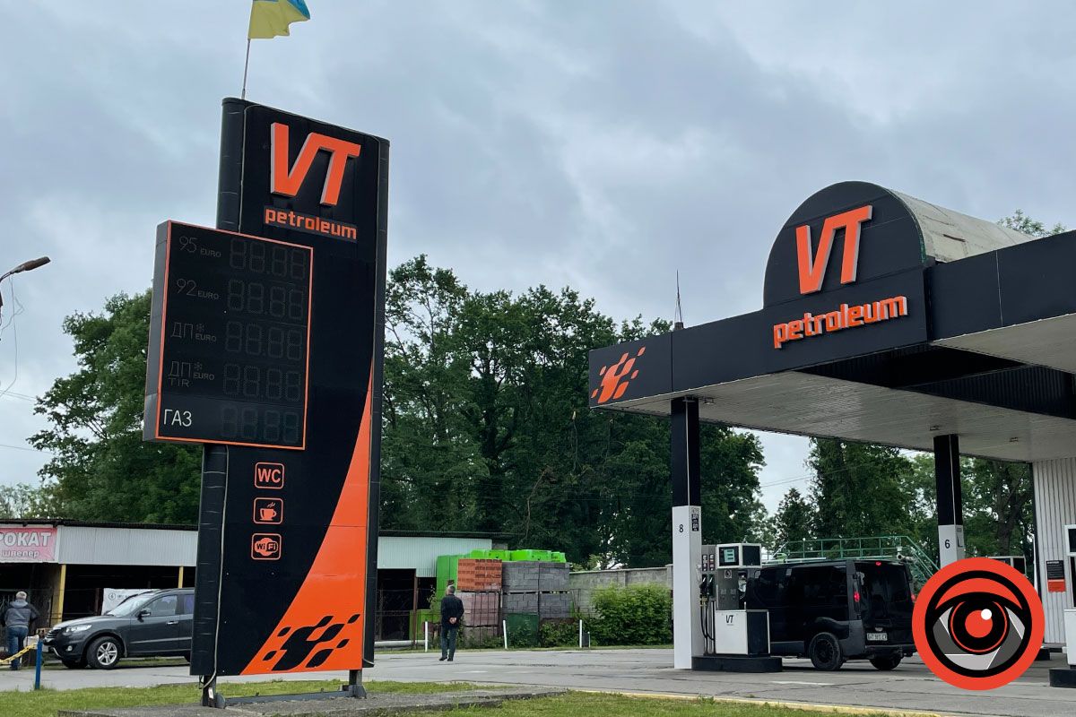 На заправці в Коломиї черги за пальним 4