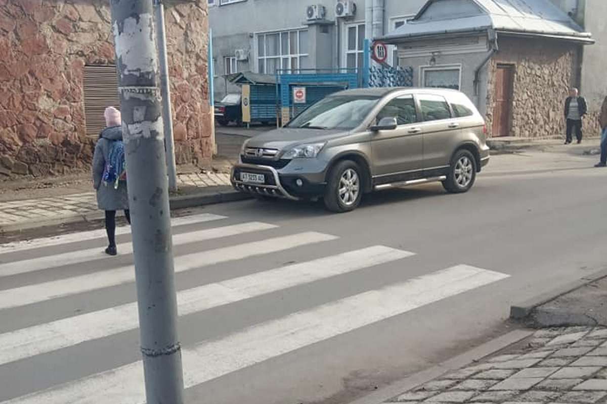 ТОП-18 місць рагульського паркування у Коломиї 12