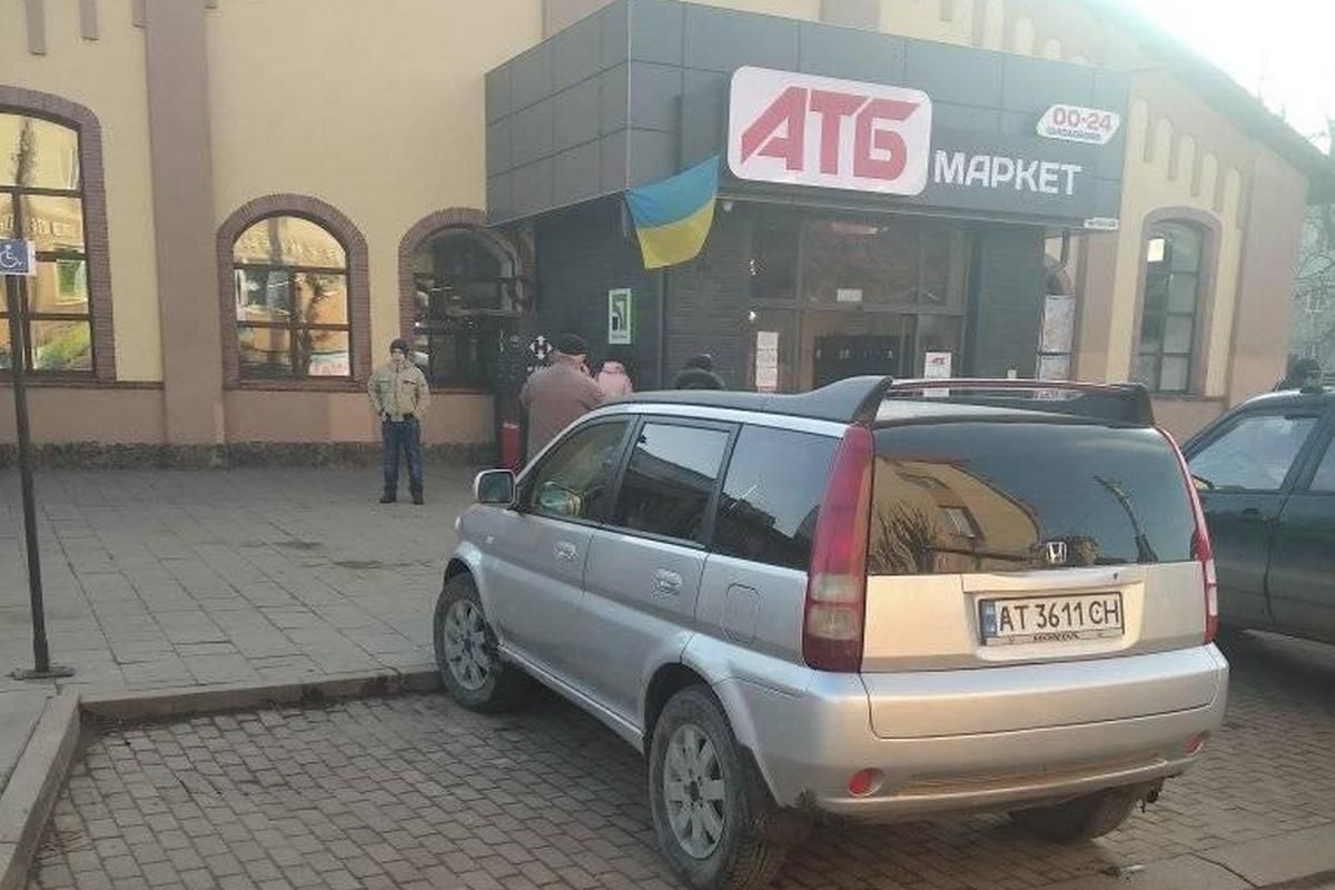 ТОП-18 місць рагульського паркування у Коломиї 8