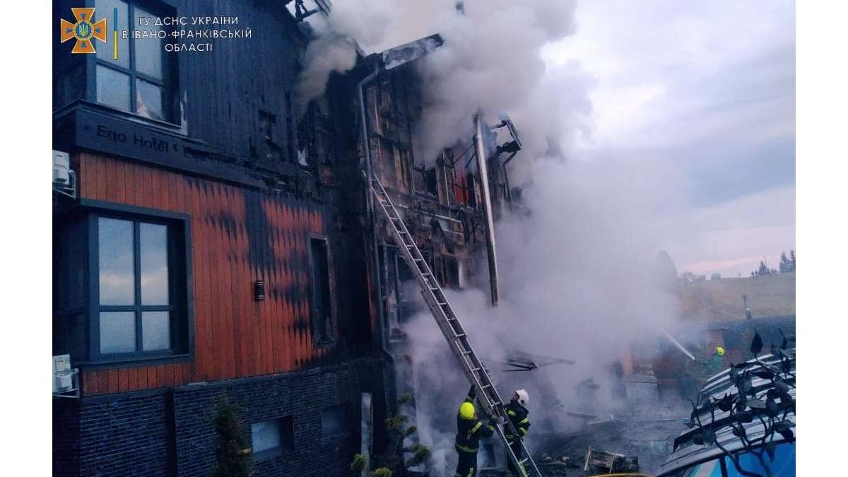 У готелі на Прикарпатті виникла масштабна пожежа 1