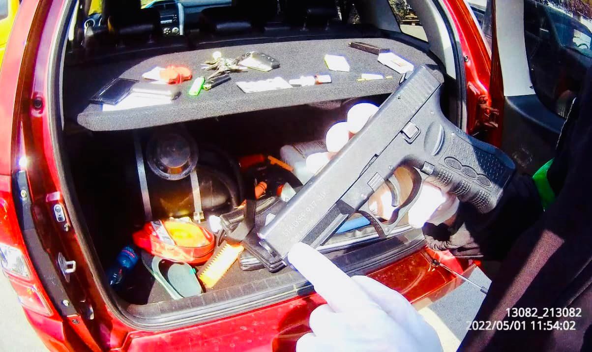 Спіймали на блокпості: незаконно перевозив зброю та набої 1