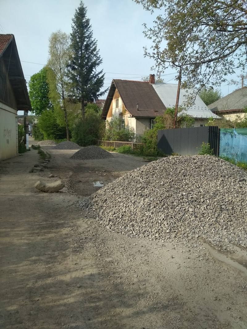 Овва! Багатостраждальну вулицю зашутрували 4