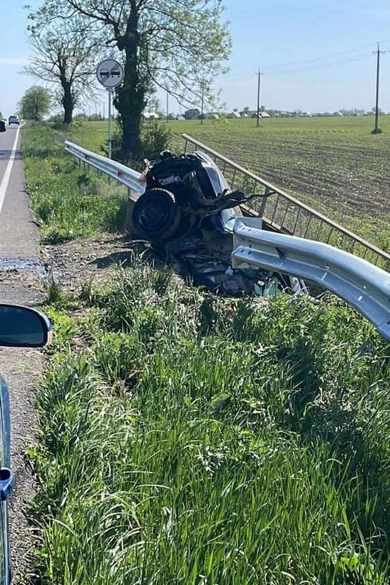 На Коломийщині авто зірвалось з мосту, загинули дві жінки 4