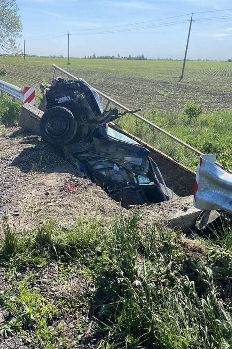 На Коломийщині авто зірвалось з мосту, загинули дві жінки 6
