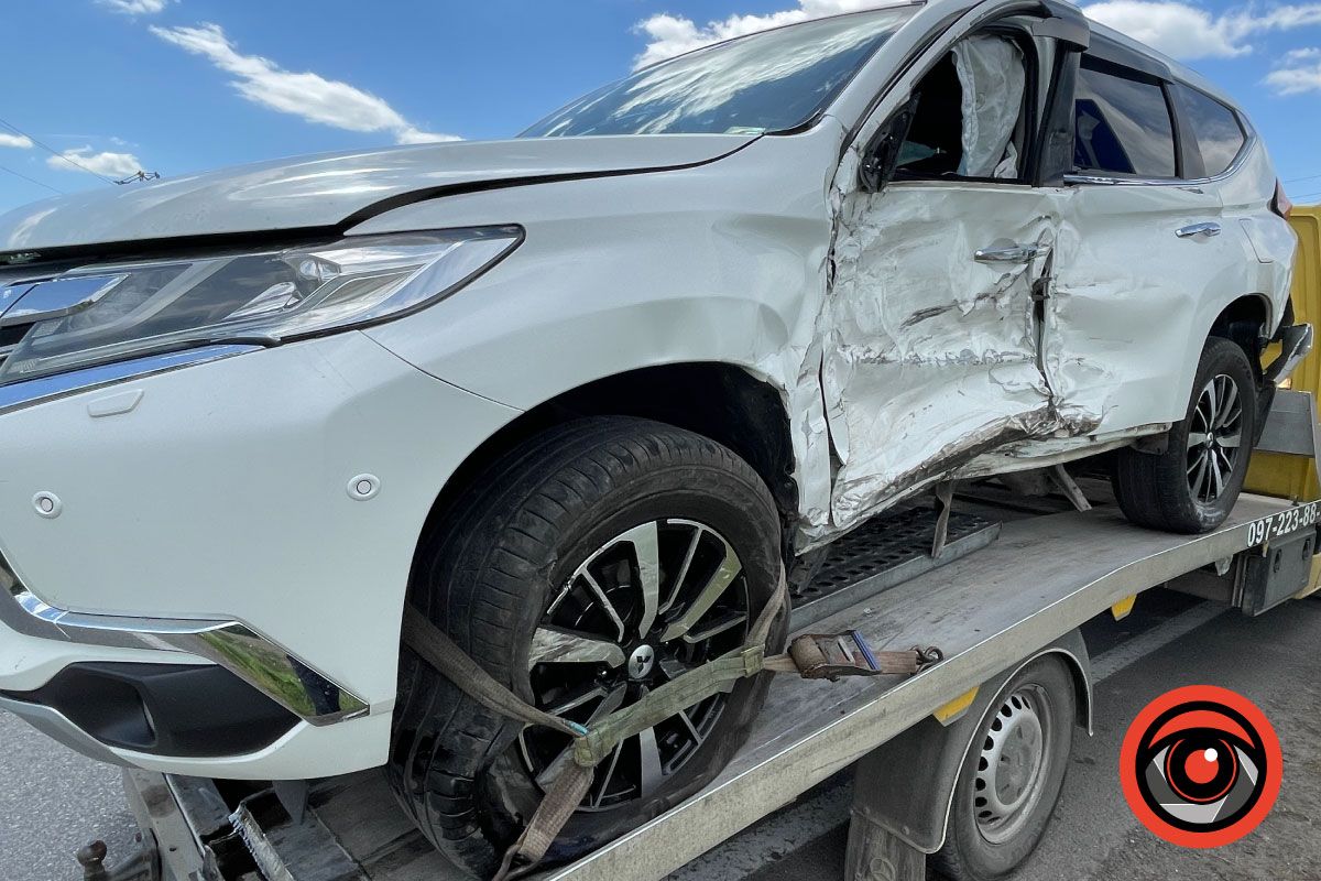 На об'їзній у Коломиї ДТП: мікроавтобус влетів у кросовер 3